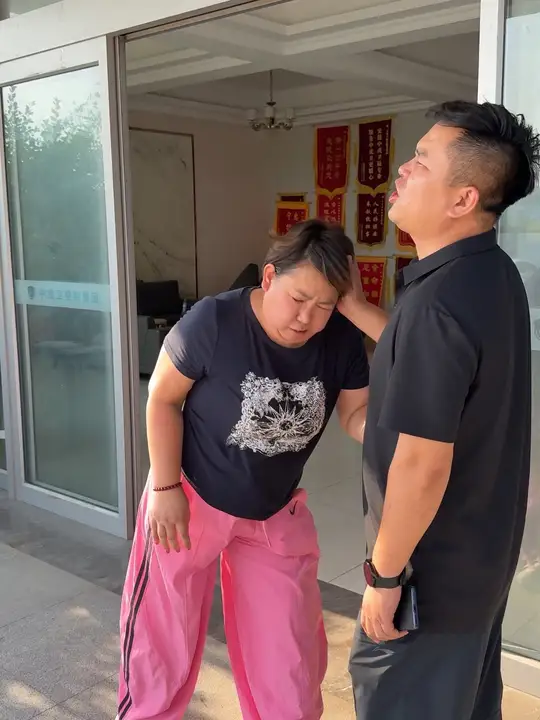 为什么打我不打她#万万没想到，#看一遍笑一遍#一定看到最后 #意想不到的结局 @马小花～ @搞怪兄弟