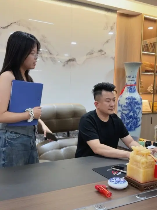 为了让老板加班，员工真是想破脑子#职场 #搞笑 #老板与员工的搞笑日常